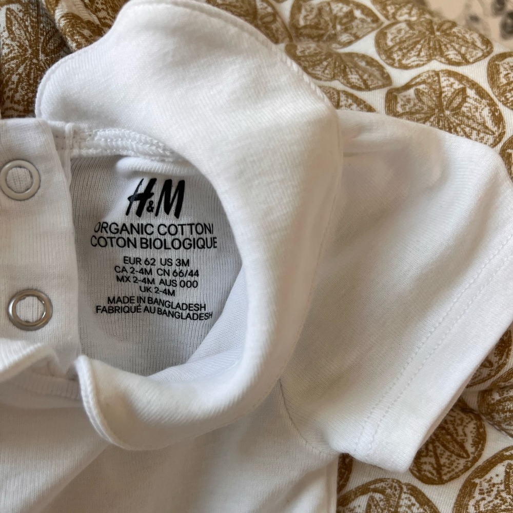H&M collared onesie - Picture 2 of 3